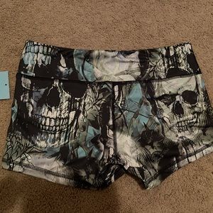 BNWT 3.25 FLEO Forest Skulls